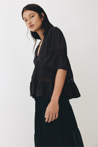 Блузка из вискозы с кружевными деталями артикул 1323106001