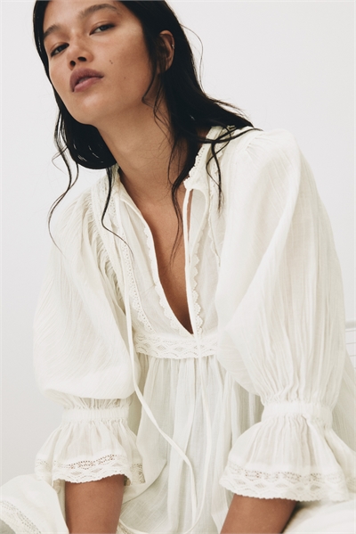 Хлопковое платье с кружевной отделкой артикул 1321942001