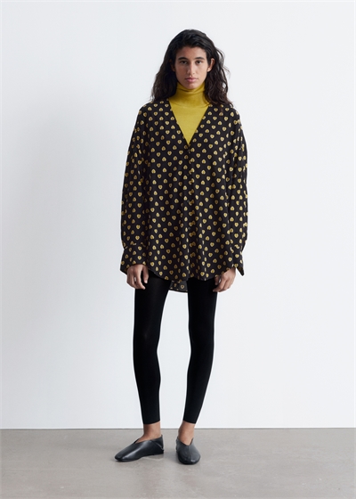 Блузка с V-образным вырезом и крупным принтом артикул 1317492001