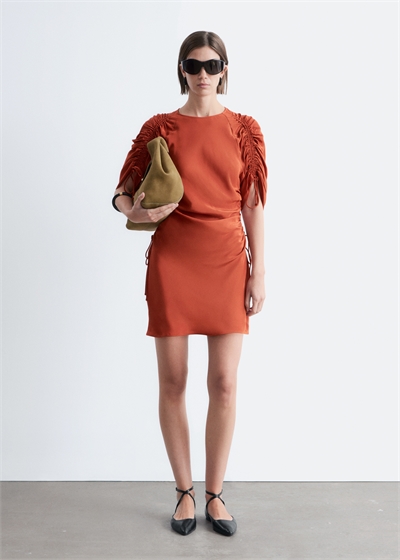 Скульптурное мини-платье с рюшами артикул 1338402001