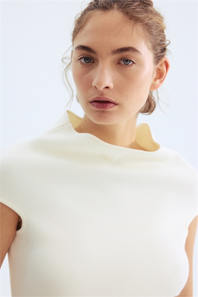 Топ с высоким воротником артикул 1344938001