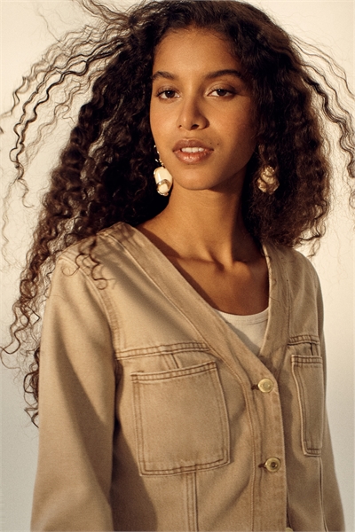 Приталенная джинсовая куртка артикул 1324964001