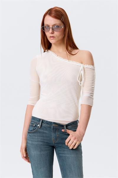Асимметричный топ с открытыми плечами и рукавами три четверти артикул 1324751001