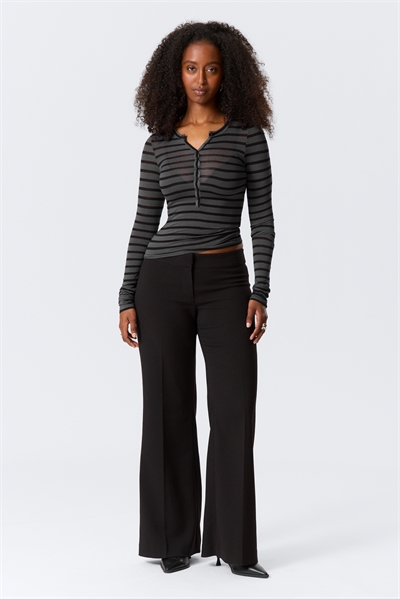 Расклешенные костюмные брюки со средней посадкой артикул 1303053001