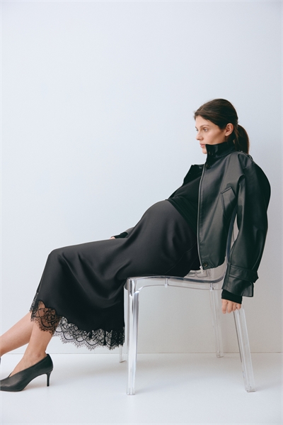 Юбка из атласа с кружевной отделкой MAMA артикул 1329334001