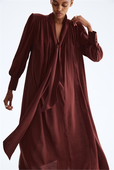 Платье-рубашка с воротником-бантом артикул 1309947003