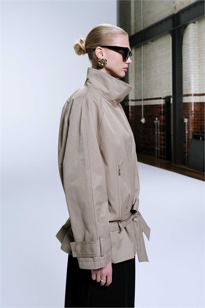 Тренч средней длины с завязками на талии артикул 151186188