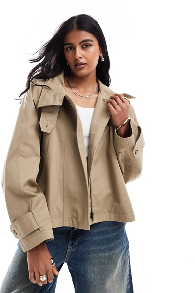 Тренч с укороченной накидкой артикул 151903223