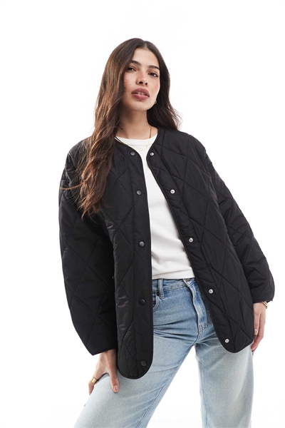 Стеганая легкая куртка черного цвета артикул 139897003