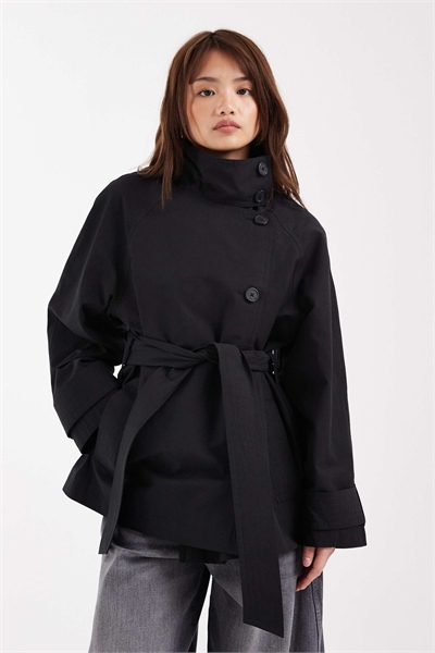 ASOS DESIGN Тренч с воротником-воронкой и поясом для завязывания, черный, для миниатюрных женщин артикул 153668314