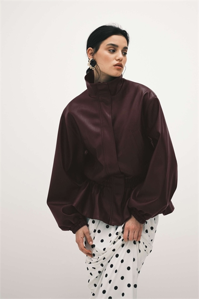 Куртка с заниженной талией и затягивающимся поясом под кожу артикул 154078624