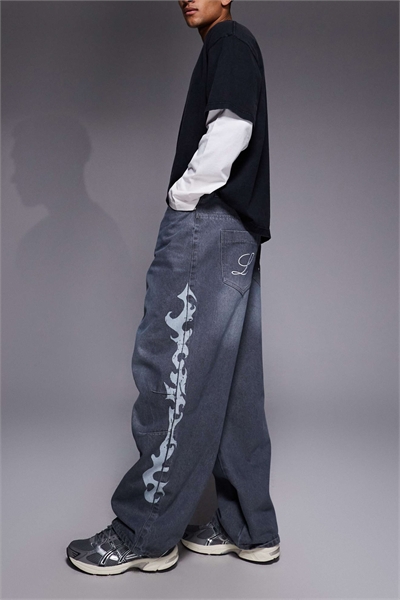 Джинсы-багги Reign с принтом, серого цвета артикул 153149888