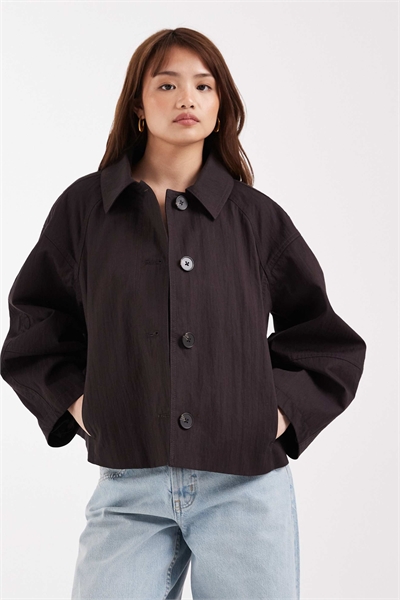 ASOS DESIGN Petite короткий тренч с складками шоколадного цвета артикул 151220608