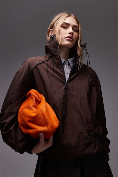 Куртка-ветровка в стиле «технический» артикул 153728765