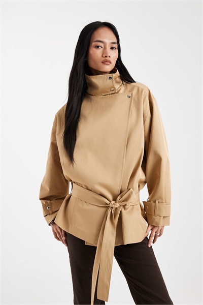 Куртка с воротником-воронкой и заниженной талией артикул 154901324