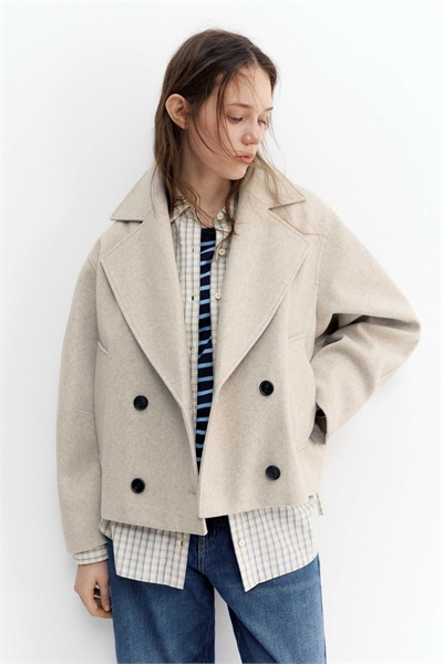 Мягкое короткое пальто с фактурой фетра артикул 155454783