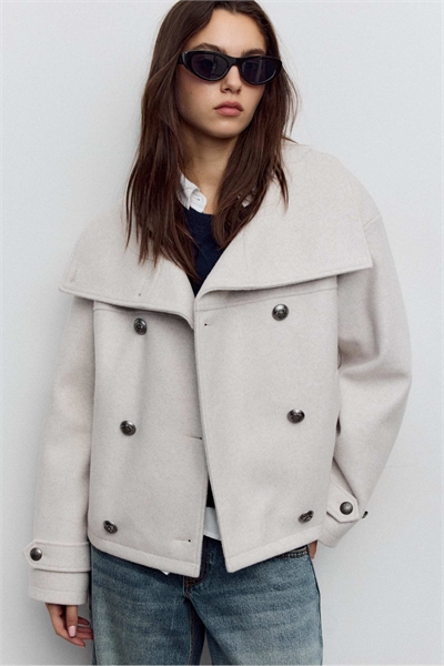 Мягкая куртка с высоким воротником цвета экрю артикул 155000845