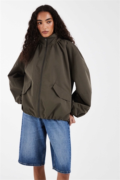 ASOS DESIGN: Бомбер свободного кроя с высоким воротником-воронкой и расклешенным низом артикул 152630092