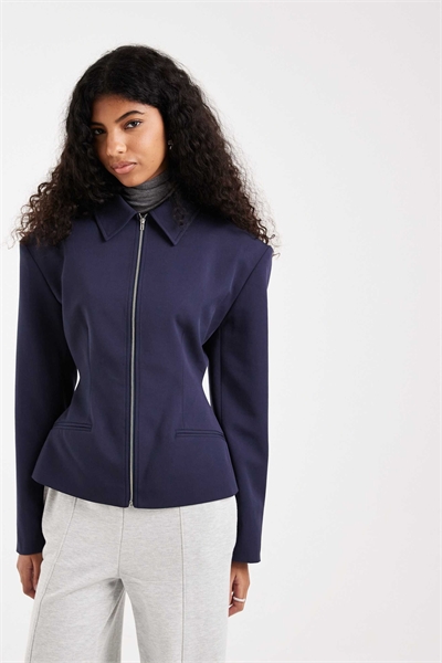 Куртка на молнии с затягивающимся поясом артикул 155119509