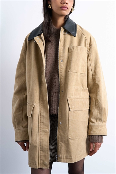 Куртка-барн свободного кроя с пряжкой артикул 144017611