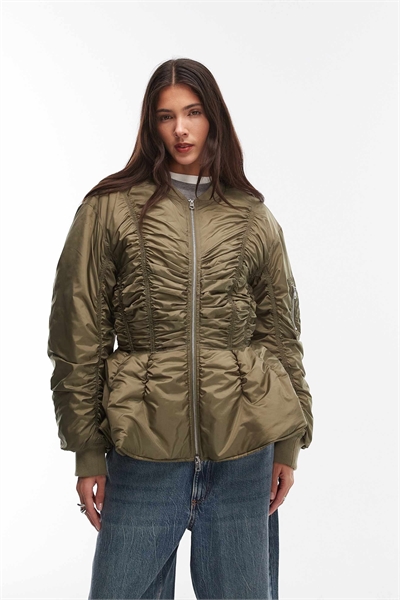 Куртка-бомбер с сборками артикул 156133456