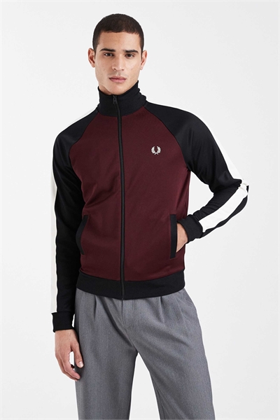 Спортивная куртка с контрастным логотипом на рукаве артикул 154960889