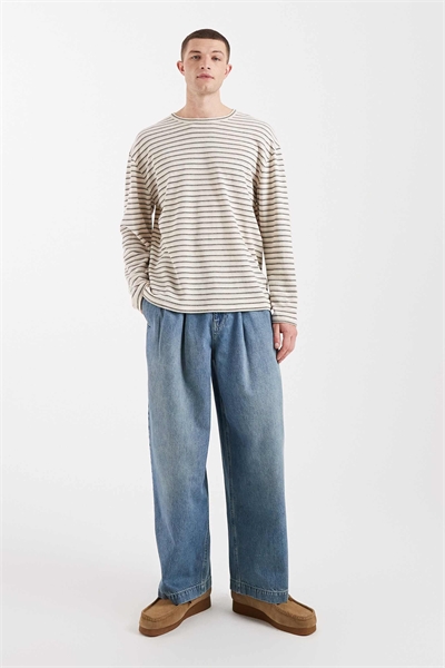 Джинсы с расклешенными штанинами артикул 155232551