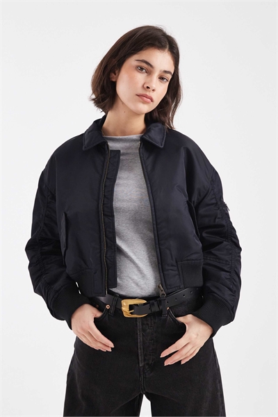 Бомбер из нейлона с черными рукавами с рюшами артикул 150050195