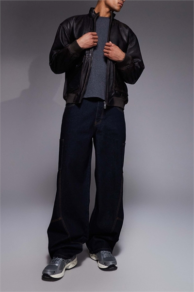 Джинсы с широкими боковыми карманами черного цвета артикул 153149887