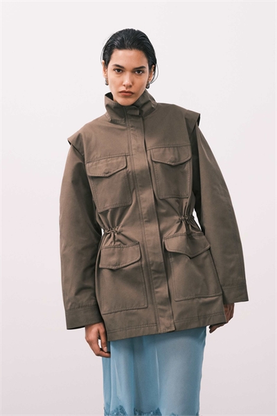 Повседневная функциональная куртка с четырьмя карманами артикул 151186084