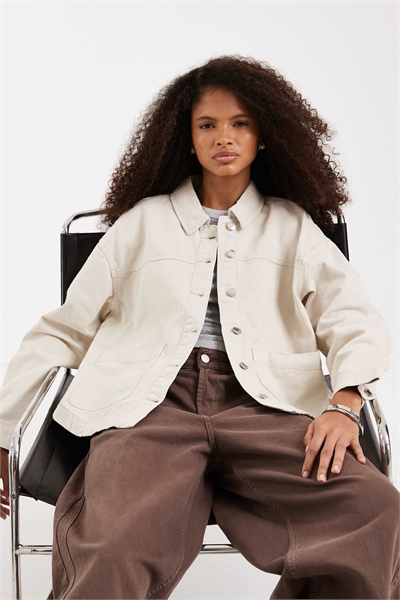 Джинсовая куртка с передними карманами кремового цвета артикул 153813072