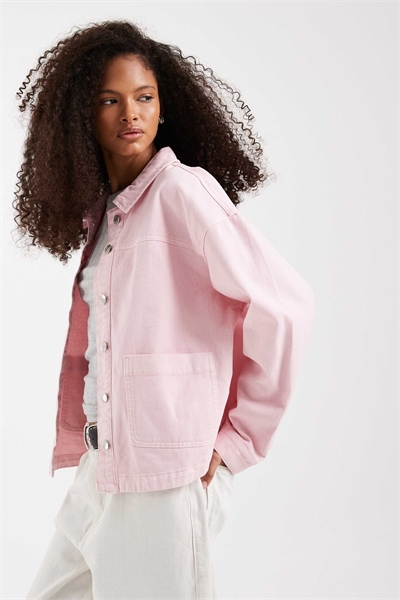 Джинсовая куртка с передними карманами розового цвета артикул 153813077