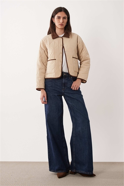 Контрастная стеганая куртка бежевого цвета артикул 152931563