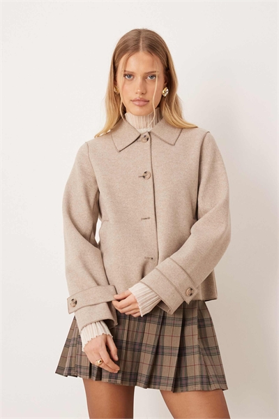 Короткая легкая куртка с пуговицами спереди из натурального меланжевого материала артикул 153048379