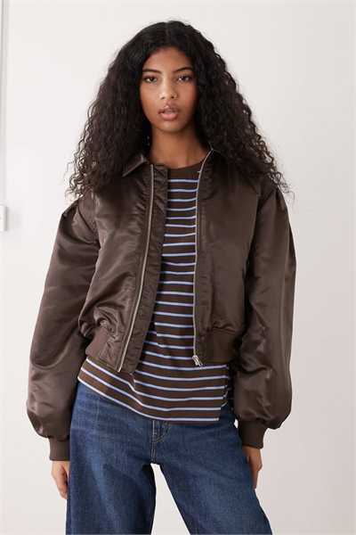 Бомбер с рюшами на спине артикул 154869710