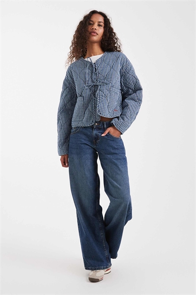 Джинсовая куртка с полосками и стеганым вырезом артикул 150050202