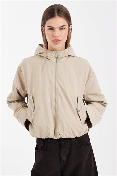 Бомбер с капюшоном матового бежевого цвета артикул 152906691