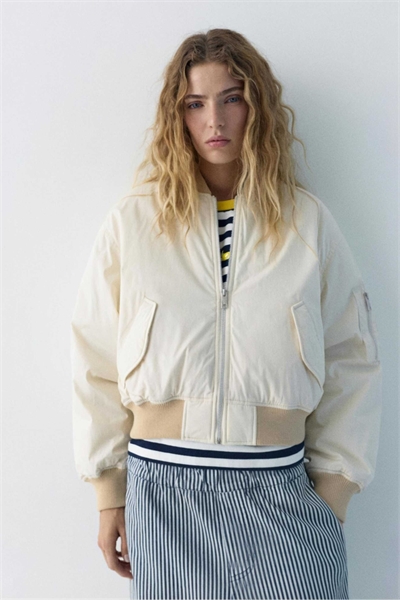 Куртка-бомбер с этикеткой артикул 155969429