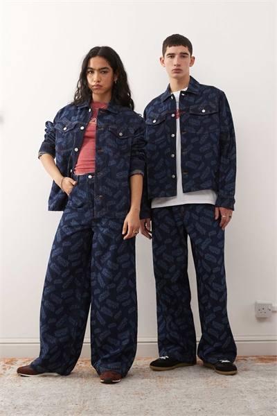 X Джинсы-багги унисекс «Очень странные дела» с логотипом, нанесенным лазерной печатью артикул 150001451