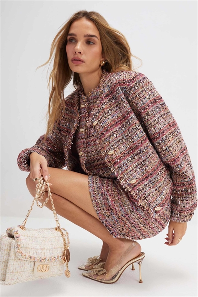 Краткая бомбер-куртка из красного букле артикул 155578414