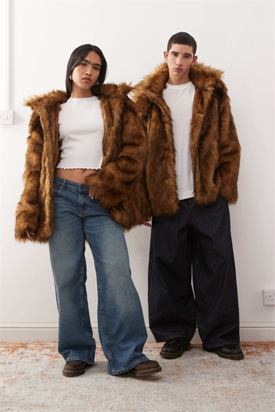 Универсальная куртка-оверсайз с капюшоном из искусственного меха артикул 148370974