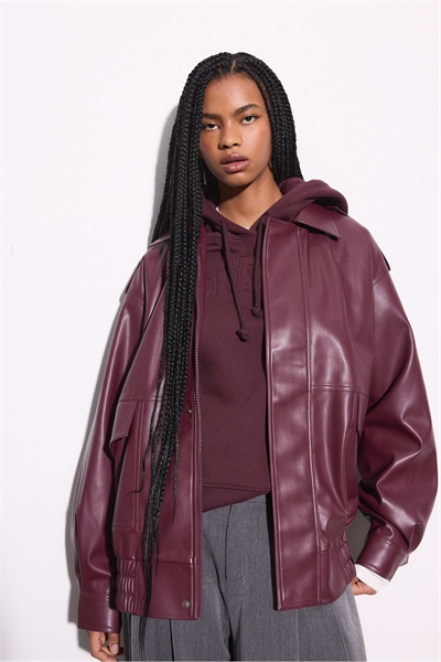 Оверсайз-куртка в стиле байкера с эффектом кожи, бордовый цвет артикул 155863837