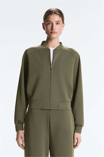 Полосатая бомбер-куртка из мягкого модала цвета хаки артикул 155941088