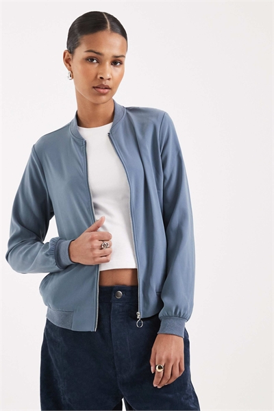 Легкая куртка-бомбер с застежкой-молнией спереди, цвета фарфорового синего артикул 152350995