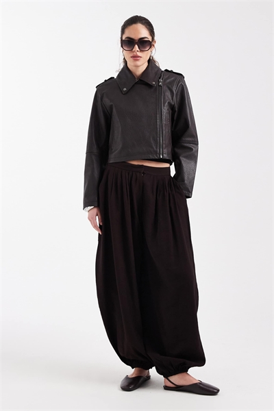 Короткая куртка-косуха из натуральной кожи артикул 152466462