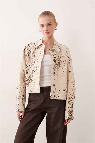 Джинсовая куртка с принтом кремового цвета артикул 153687856