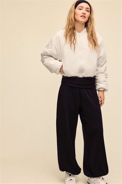 Пуховик с буффами в цвете экрю артикул 154971637