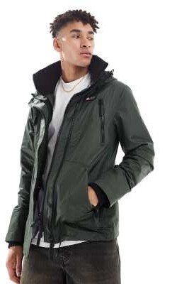 Куртка-ветровка с капюшоном, оливкового цвета, из излишков товаров артикул 143427428