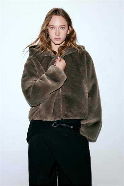 Куртка из искусственного меха с капюшоном артикул 154692778