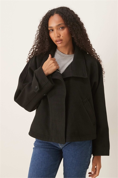 Короткое пальто-накидка артикул 144075481